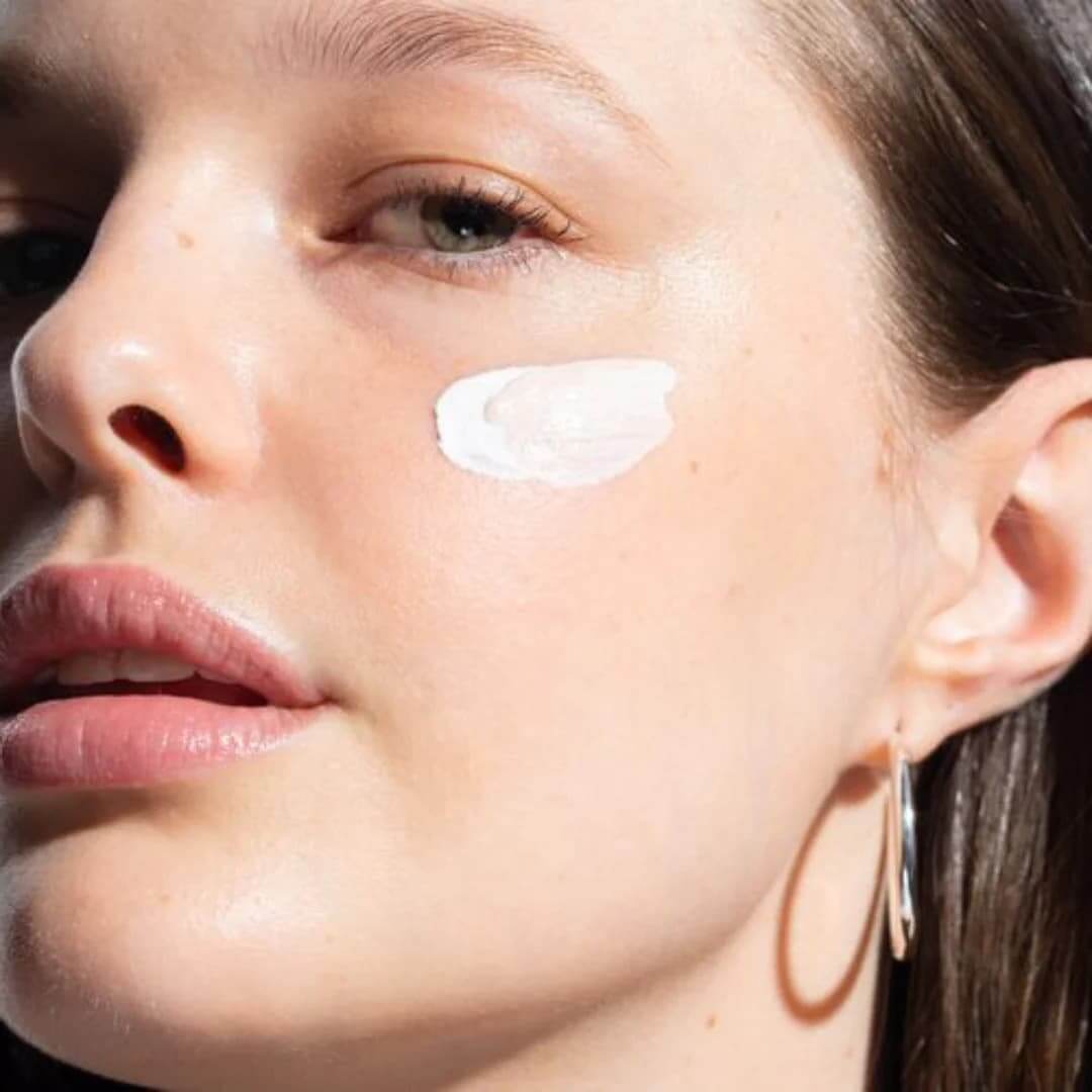 Correcteur CC Crème – Soin Teinté Hydratant Adaptatif pour un Teint Parfait et Unifié