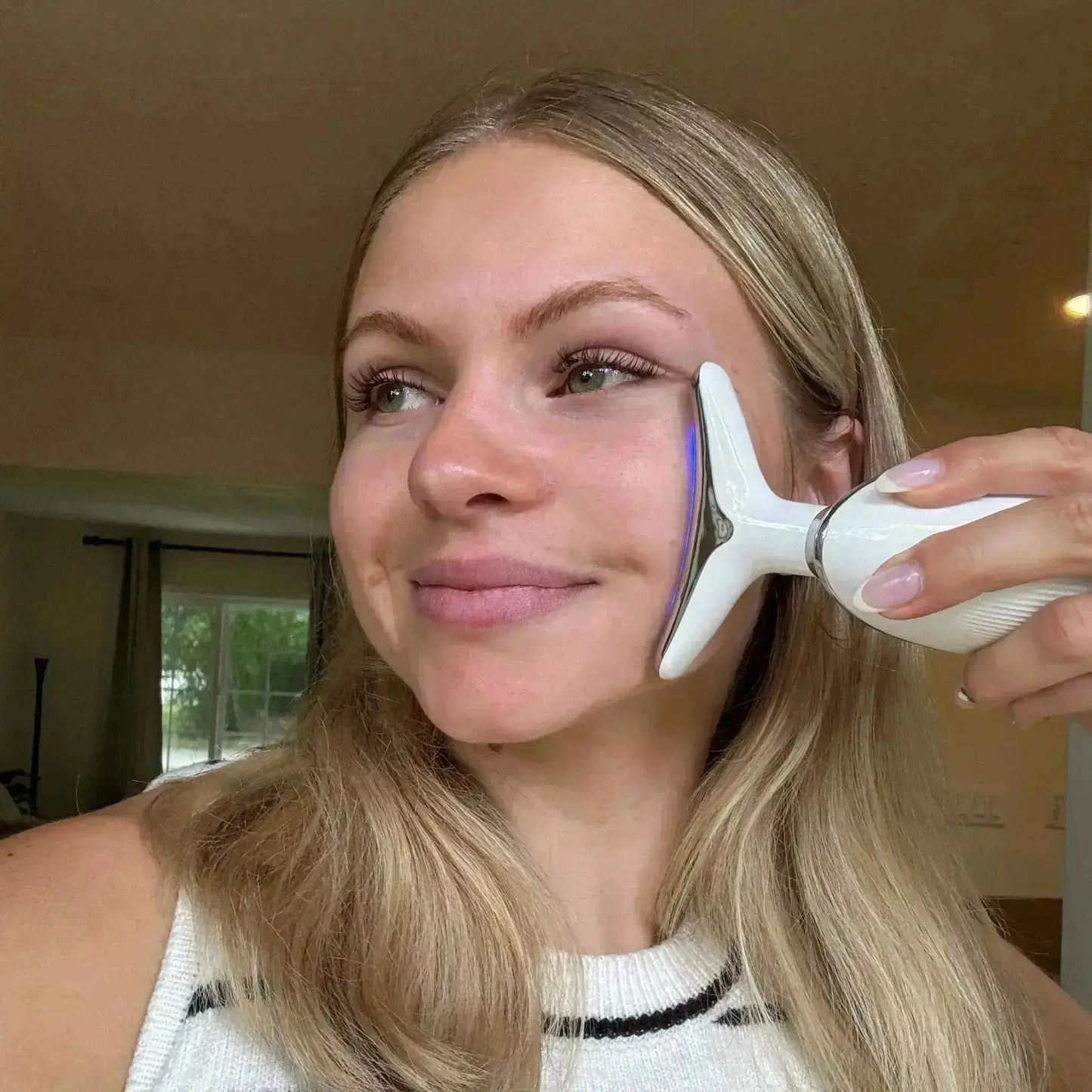 Masseur Visage Anti-Âge – Lifting, Raffermissement et Revitalisation de la Peau